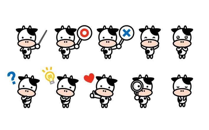 Kühe mit verschiedenen Schildern in der Hand